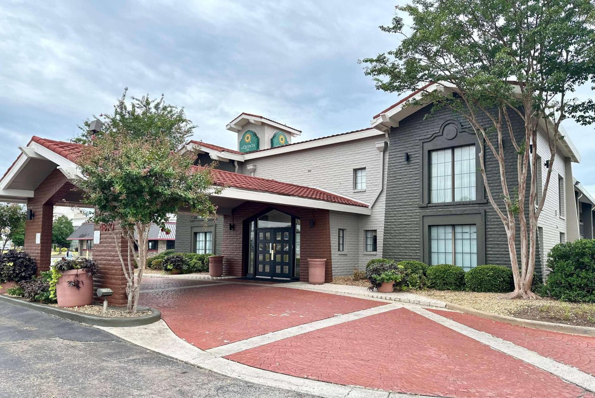 La Quinta Inn By Wyndham Huntsville Research Park Exterior photo